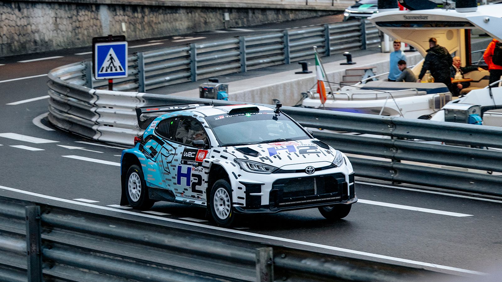 Ο Πρόεδρος της Toyota οδήγησε αγωνιστικό GR Yaris υδρογόνου στο Μονακό!